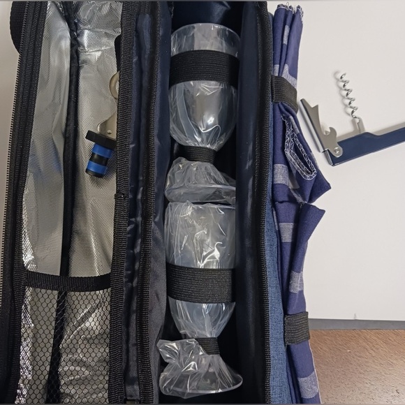 NWT LEXI HOME 7-PIECE BEVERAGE CARRIER TOTE BAG W/ACCESSORIES PLASTIC BEVERAGE - Picture 4 of 10